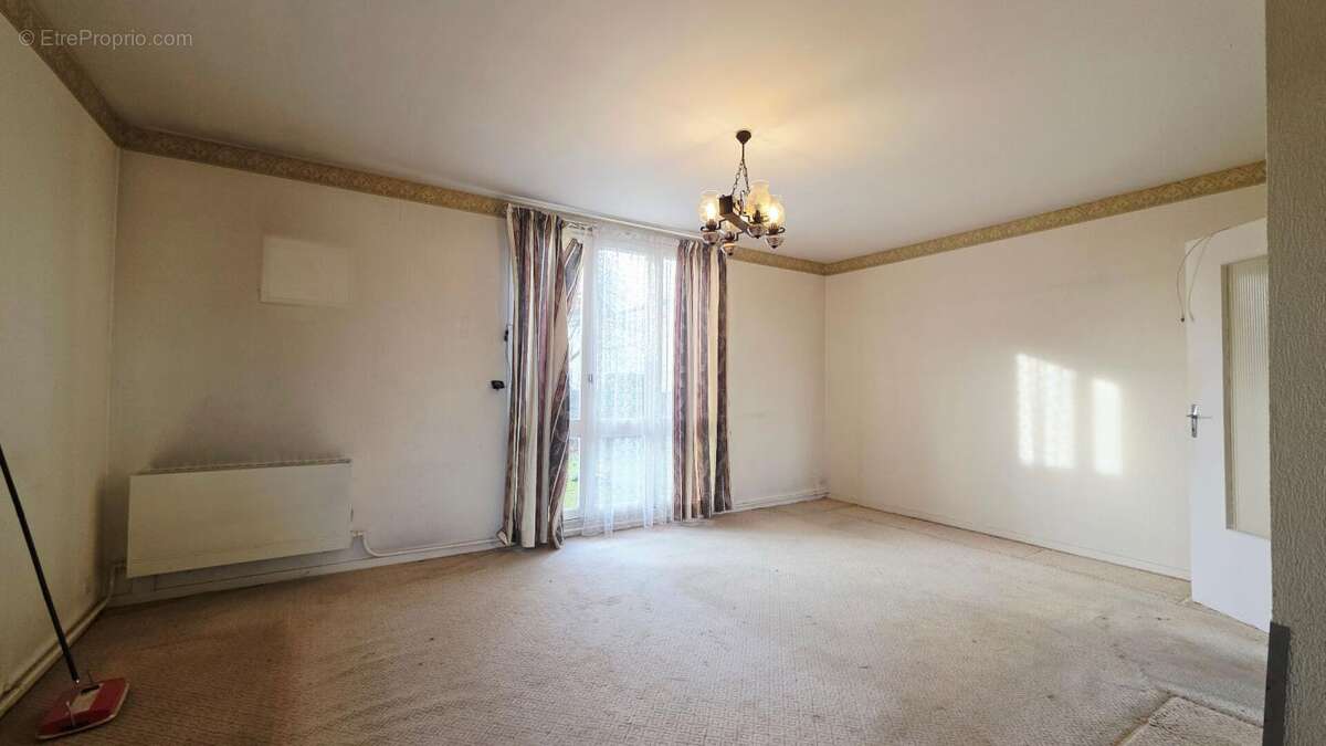 Maison à SAINT-DOULCHARD