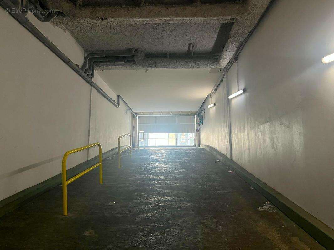 Parking à PARIS-11E