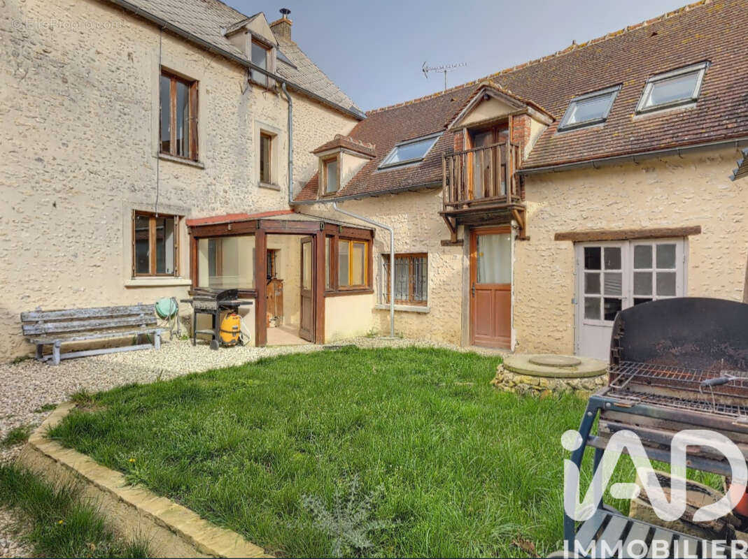 Maison 150 m² à Garancieres-En-Beauce  - photo 2