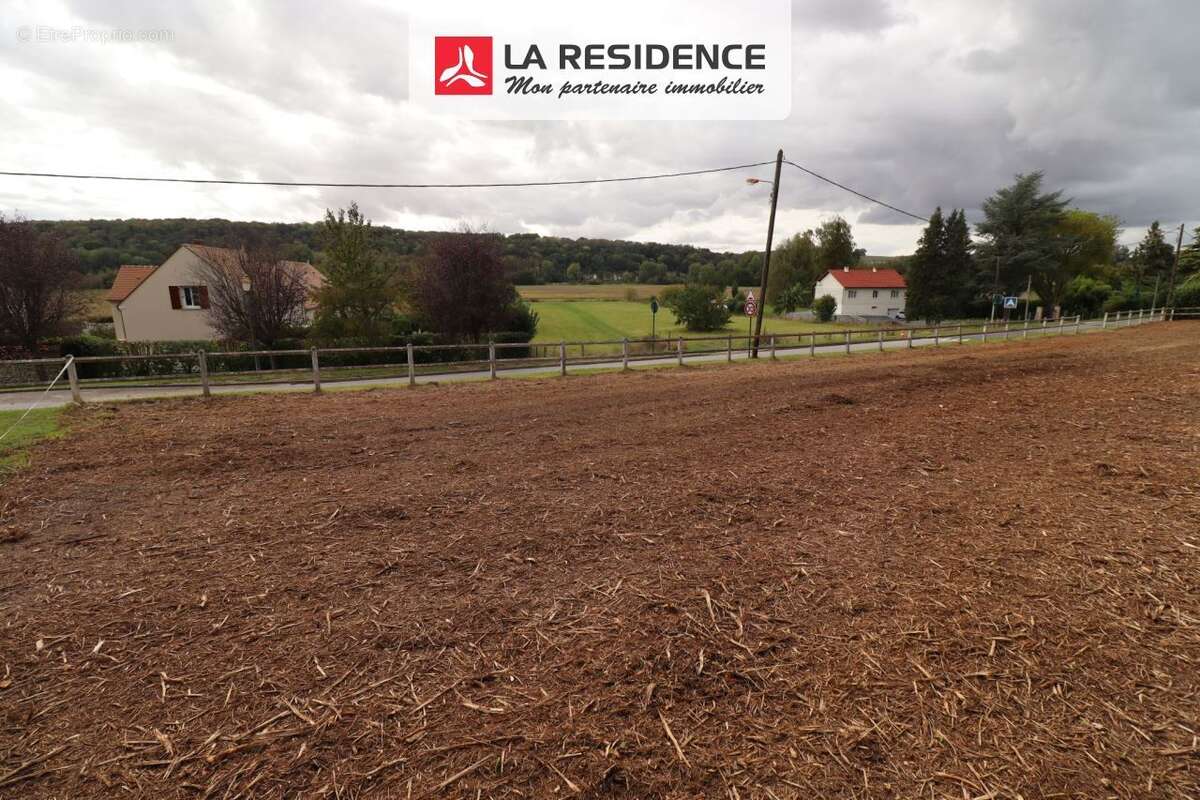 Terrain à MONTREUIL-SUR-EPTE