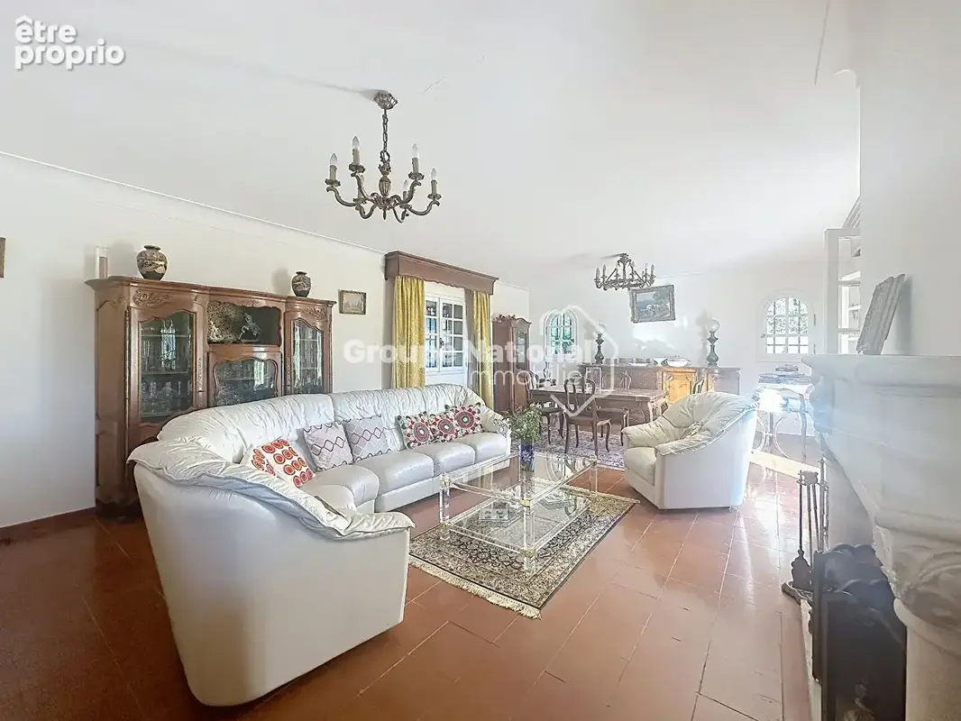 PEYMEINADE ? Villa atypique 295 m² ? Terrain plat, piscine et nombreuses possibilités - photo 9