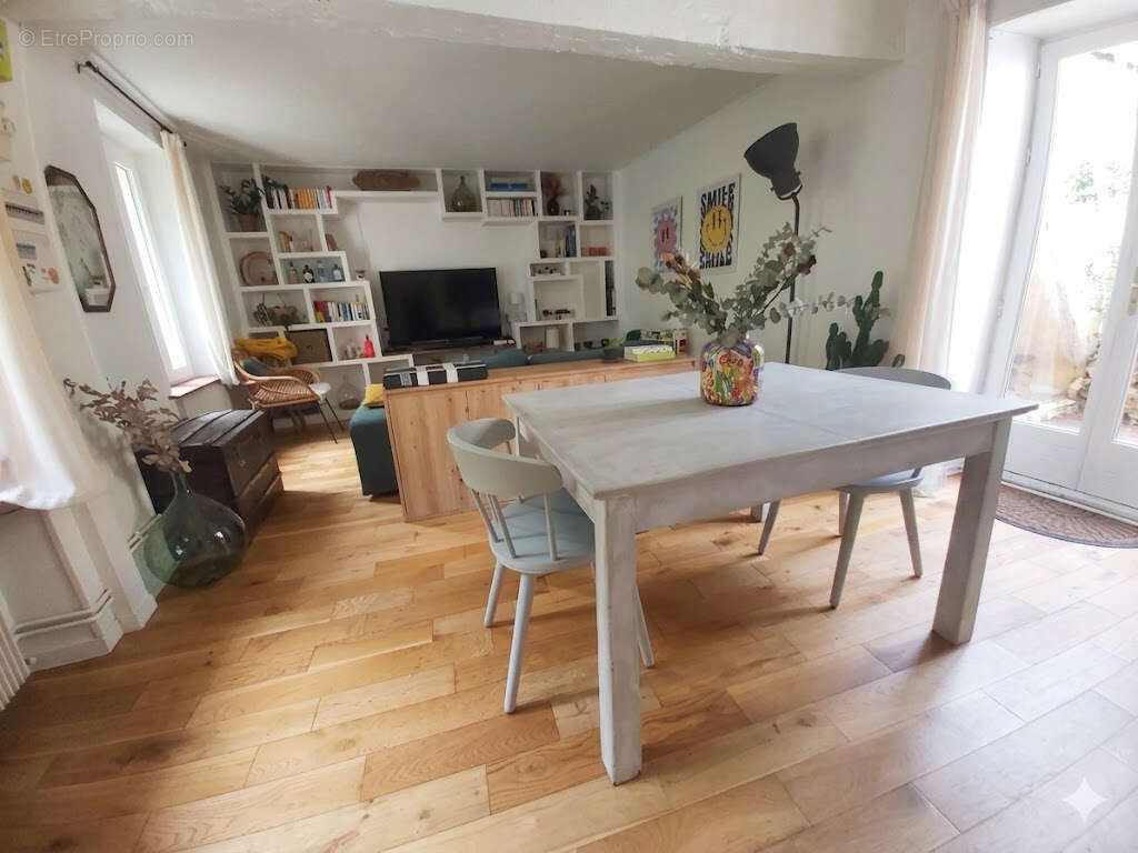 Maison à HOUDAN
