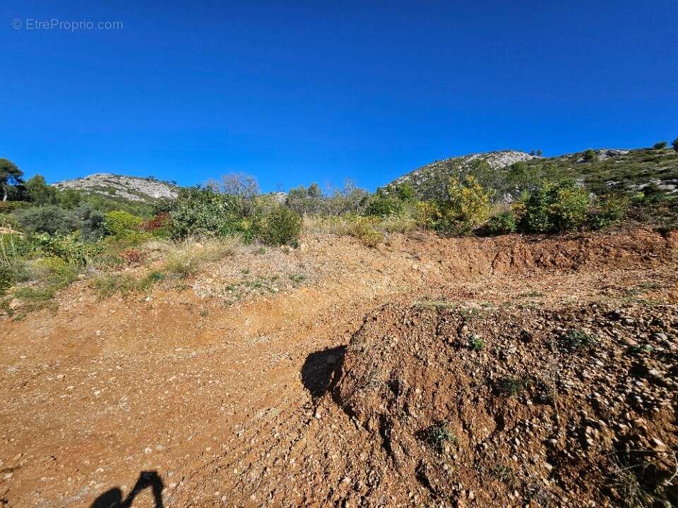 Terrain à ROQUEVAIRE