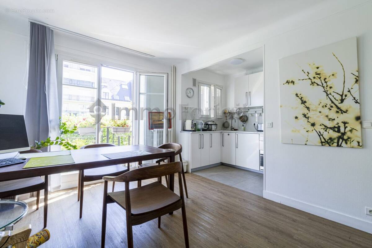 Appartement à CHARENTON-LE-PONT