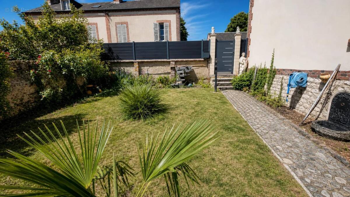 Maison à MOULINS-LA-MARCHE