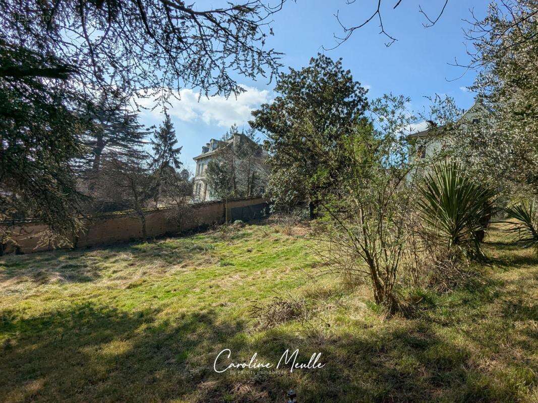 Terrain à COLLONGES-AU-MONT-D'OR
