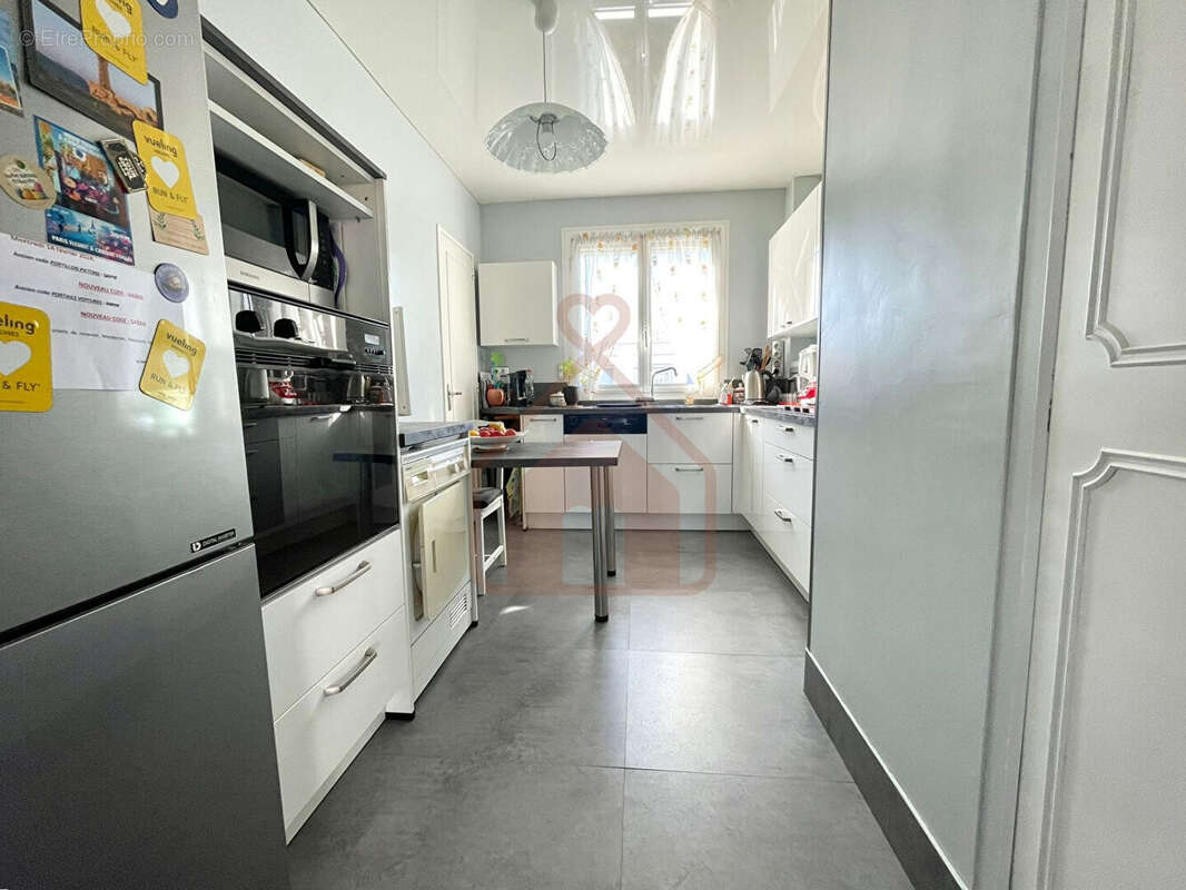 Appartement à L&#039;HAY-LES-ROSES