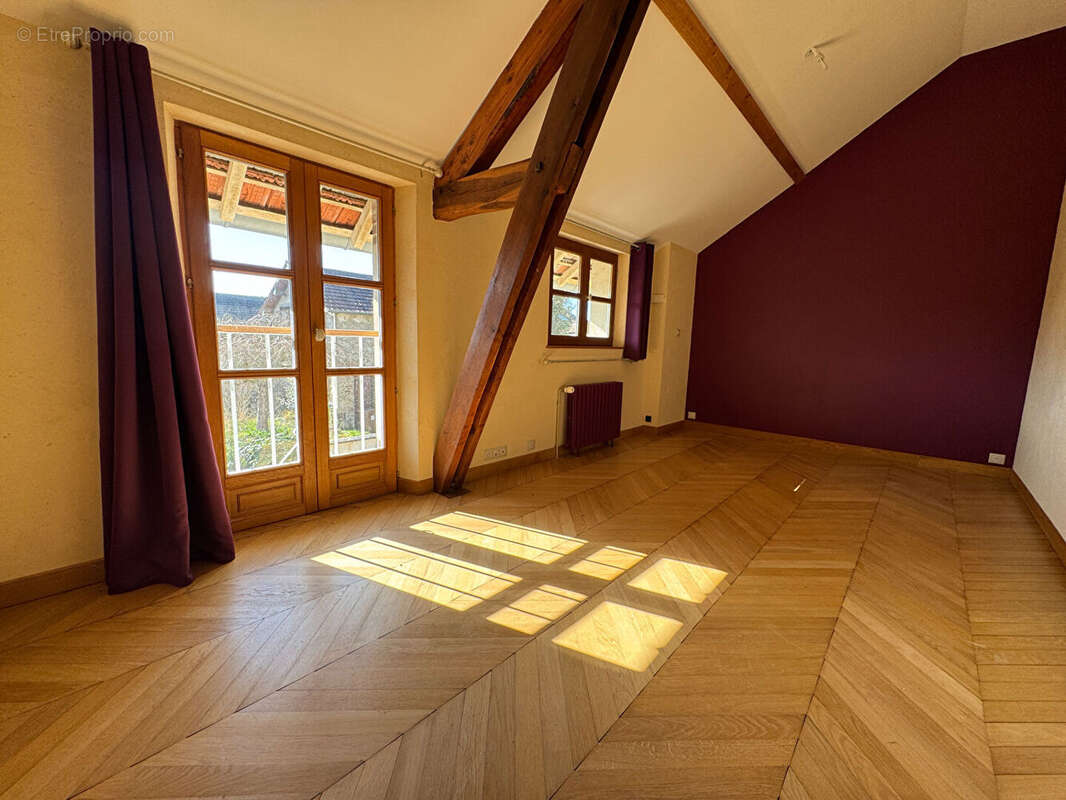 Ancien Corps de ferme du 19ème siècle rénové avec beau terrain centre de Garancières 7 pièces 210 m2 - photo 7