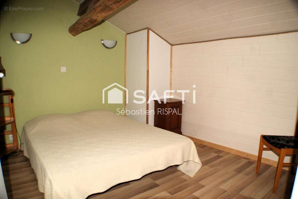 Maison 223 m² à Saint-Maurice-Le-Girard  - photo 8