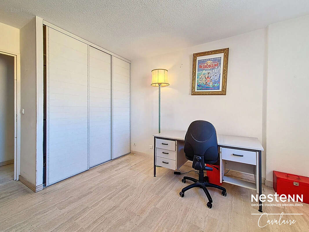Dernier étage pour cet appartement au centre ville de Cavalaire-sur-Mer 4 pièces environ 100 m² avec 3 terrasses et stationnemen - photo 16