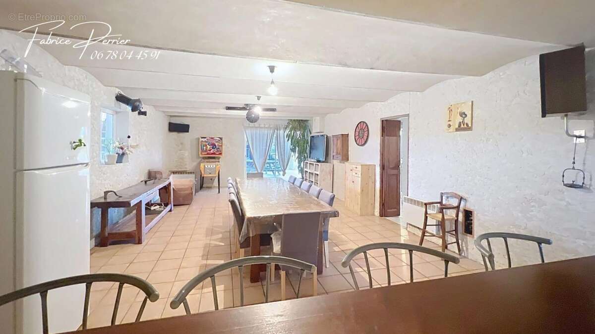 Maison 259 m2 , Dépendance 74 m²,  Abri 70m², Piscine, Terrain 3000m² - photo 11
