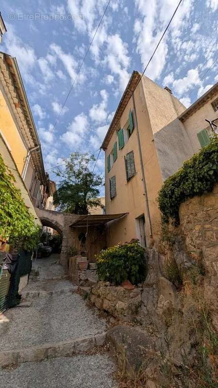 MONTFORT SUR ARGENS Double maison de village à rénover avec jardin non attenant - photo 14