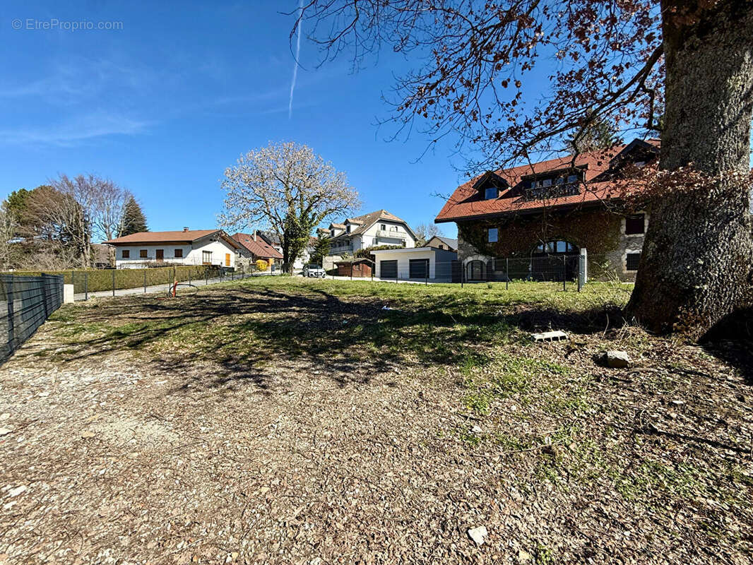 Terrain à VILLY-LE-PELLOUX