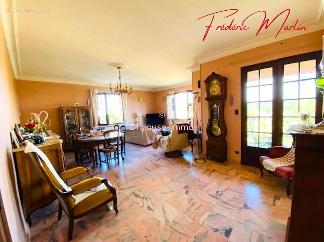 Maison 350 m² à Uzes  - photo 4