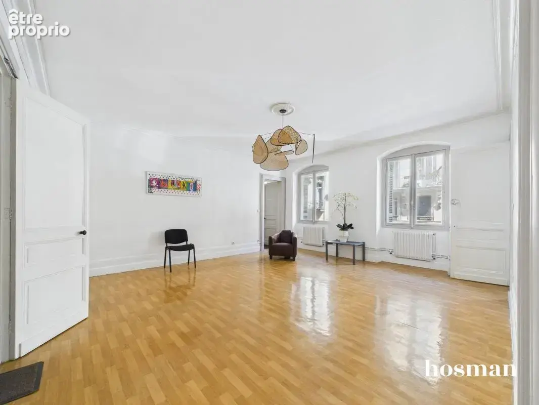 Local professionnel lumineux de 120 m² - Pouvant être transformé en appartement - Cours d'Alsace-et-Lorraine, Bordeaux - - photo 3