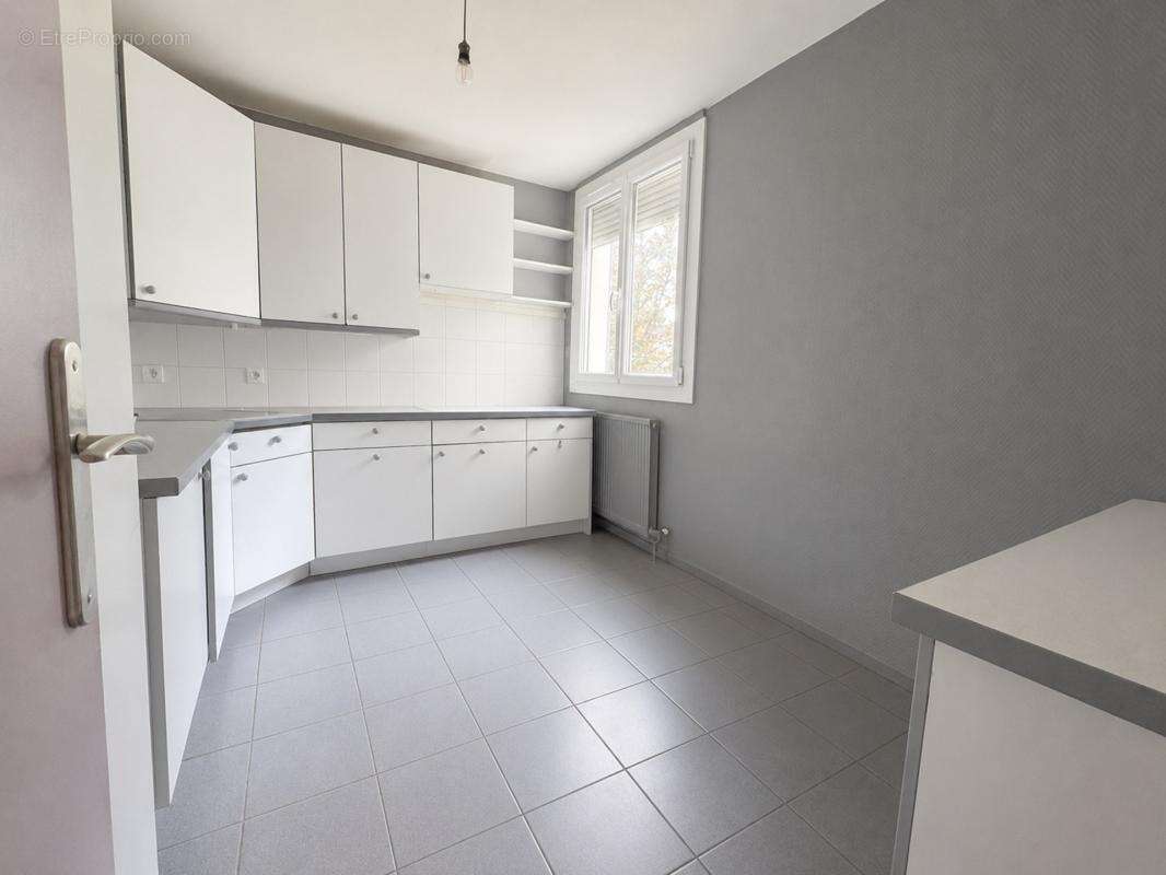 Appartement à vendre 4 pièces SAINT CYR SUR LOIRE (37) - photo 4