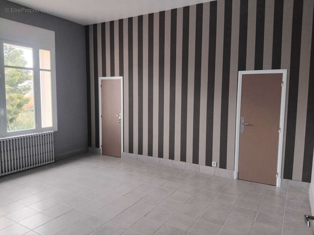 A vendre maison 8 pièces avec jardin, terrasse et vaste garage. - photo 5