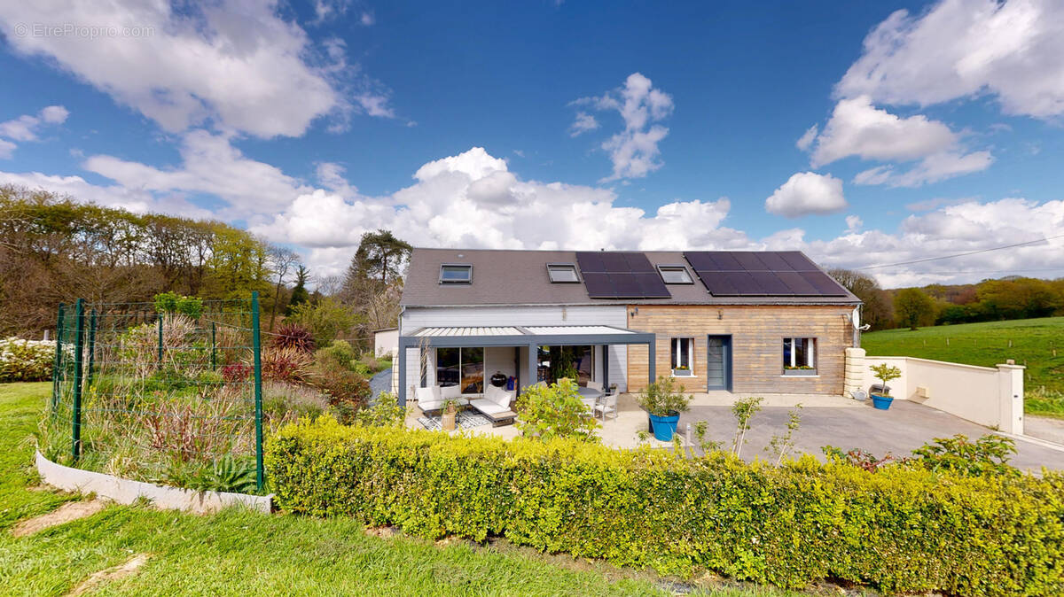 Maison à LA CHAPELLE-UREE