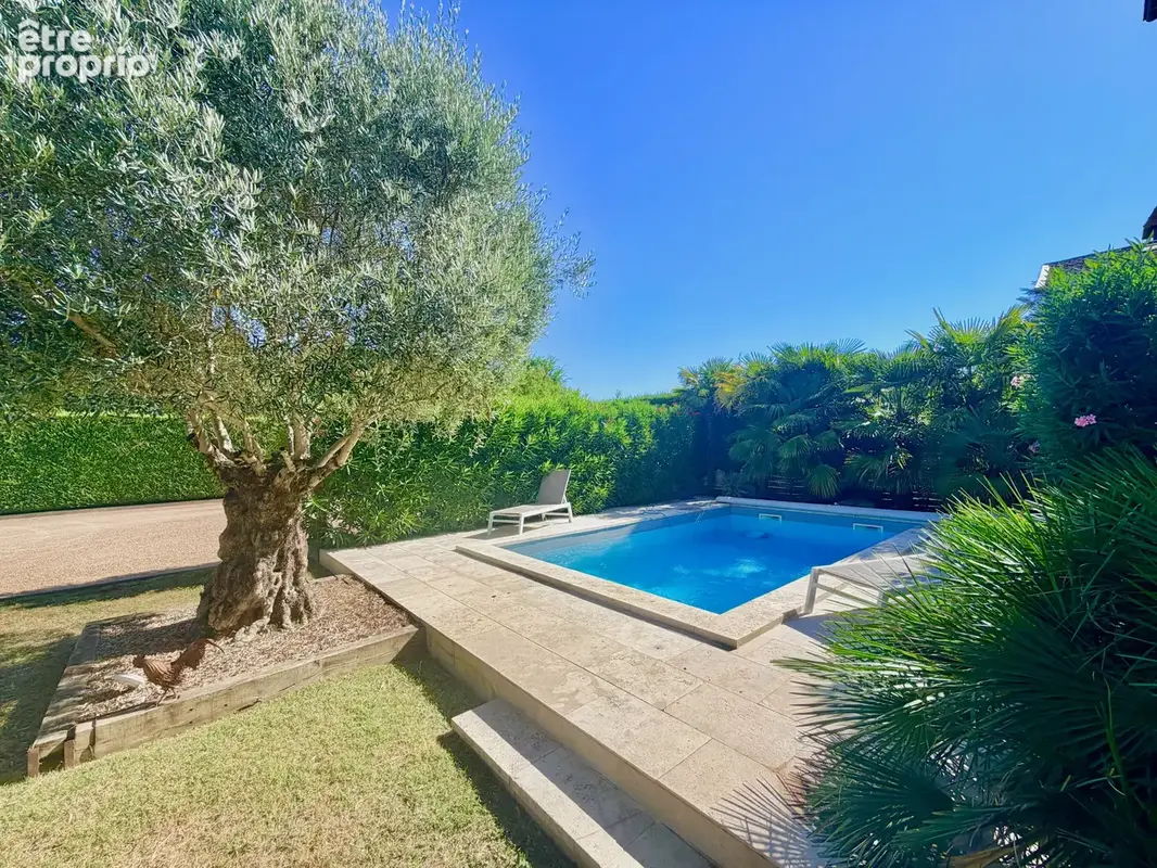 Maison 165 m2 Parcieux avec un terrain de 1434 m2 et piscine chauffée. - photo 2