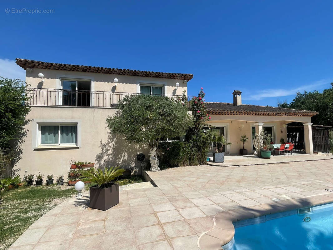 Maison à ROQUEBRUNE-SUR-ARGENS