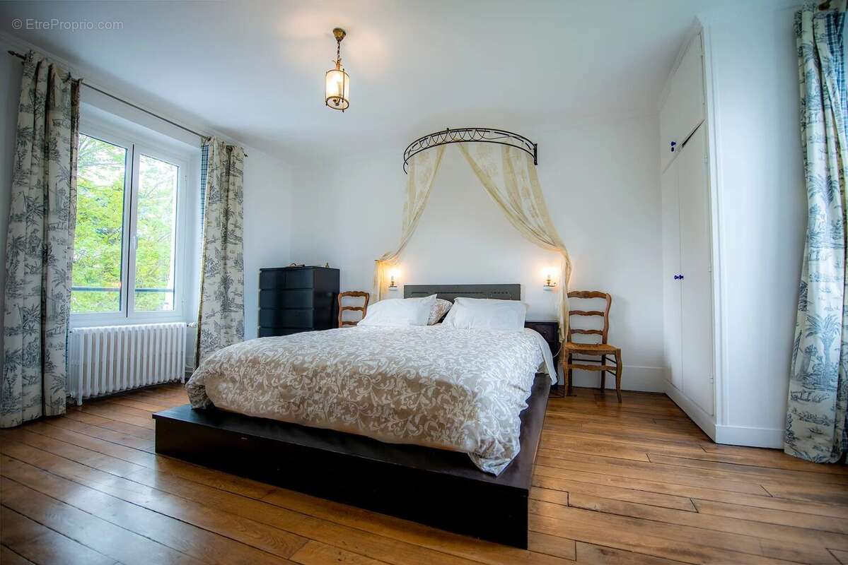 Maison à SAINT-MAUR-DES-FOSSES