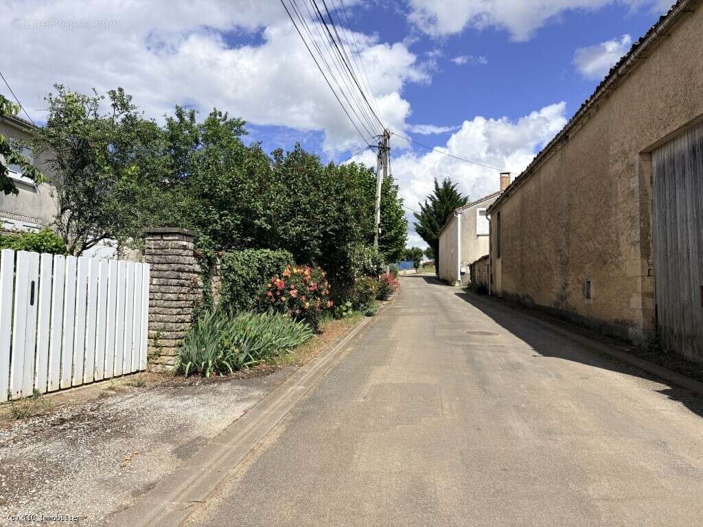 Maison à AUNAC