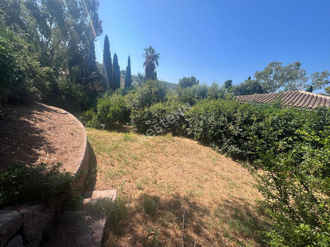 Le Pradet La Garonne -Terrain à bâtir de 712 m2 - photo 2