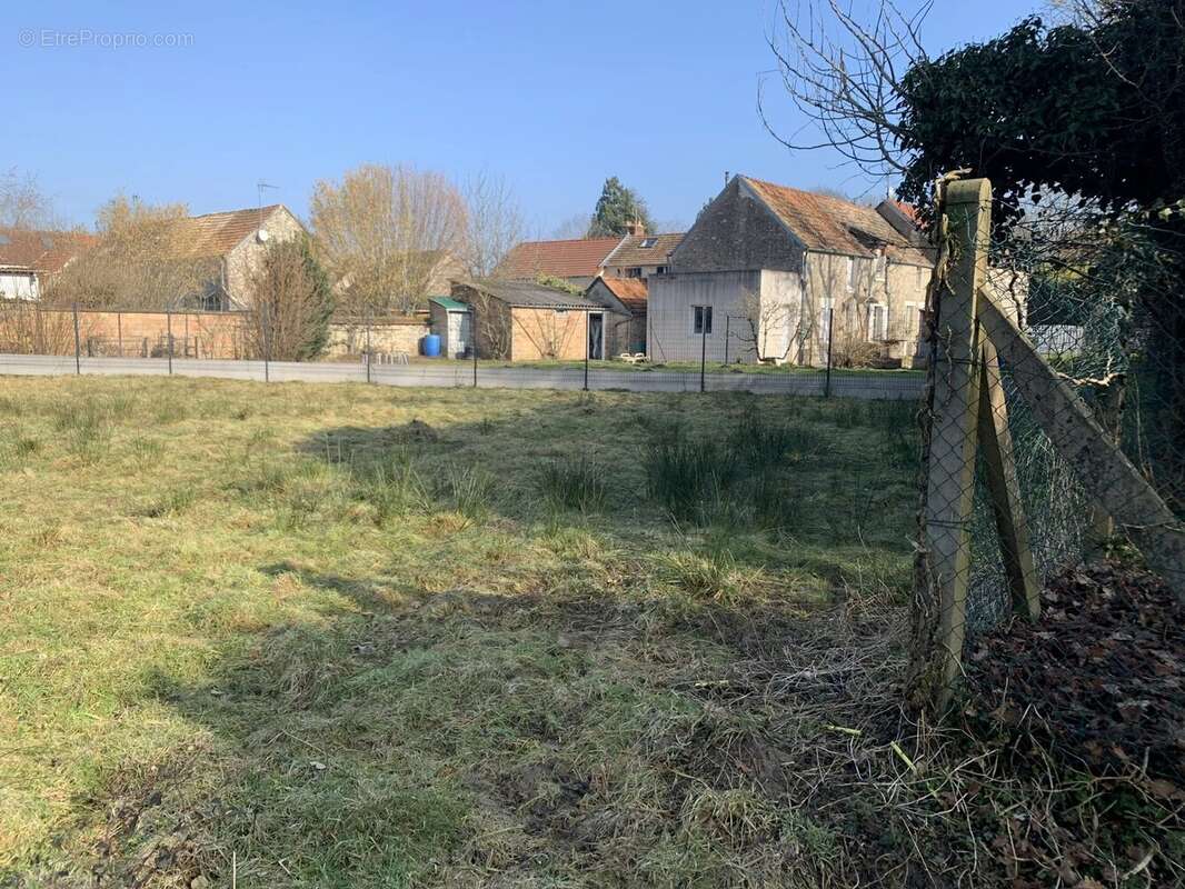 Terrain à VIEILLE-EGLISE-EN-YVELINES
