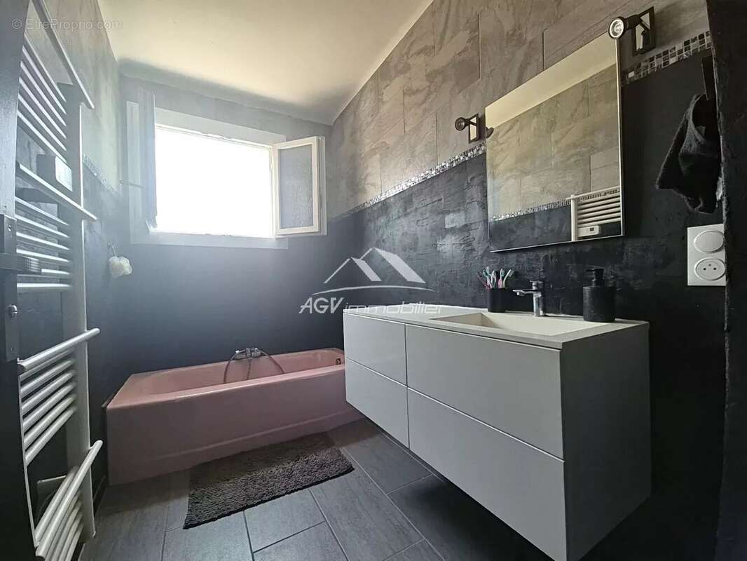 Maison à SAINT-HILAIRE-DE-BRETHMAS