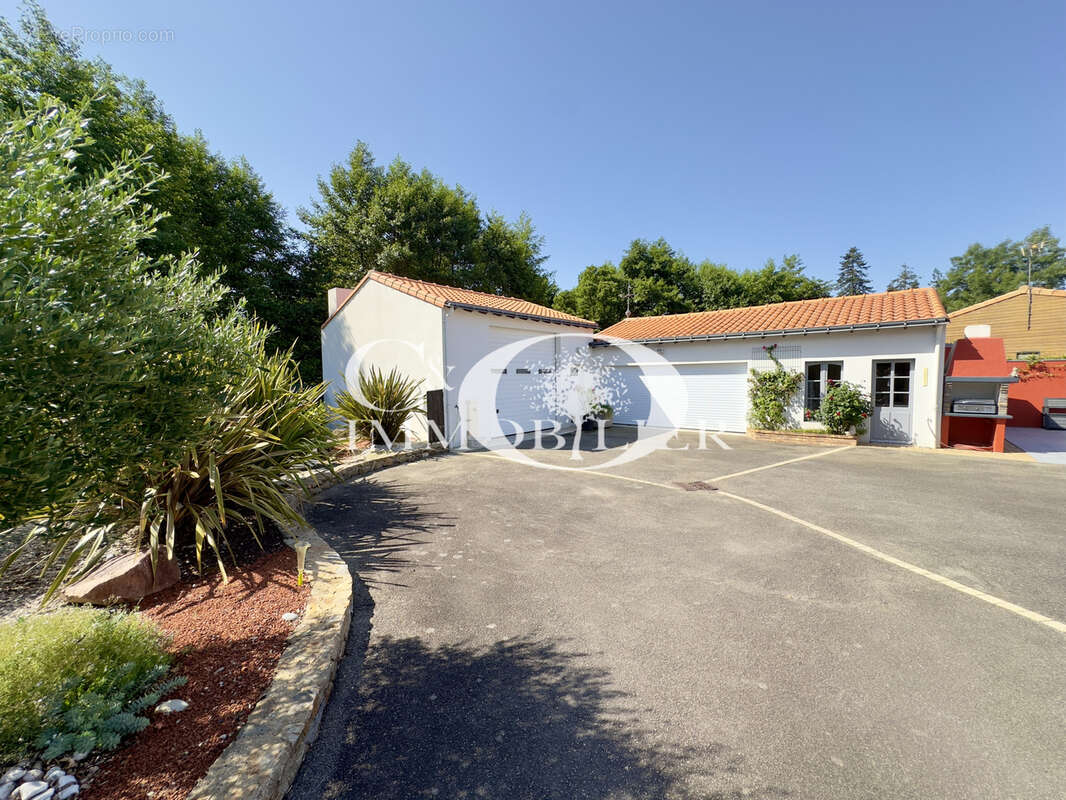Maison à LEGE