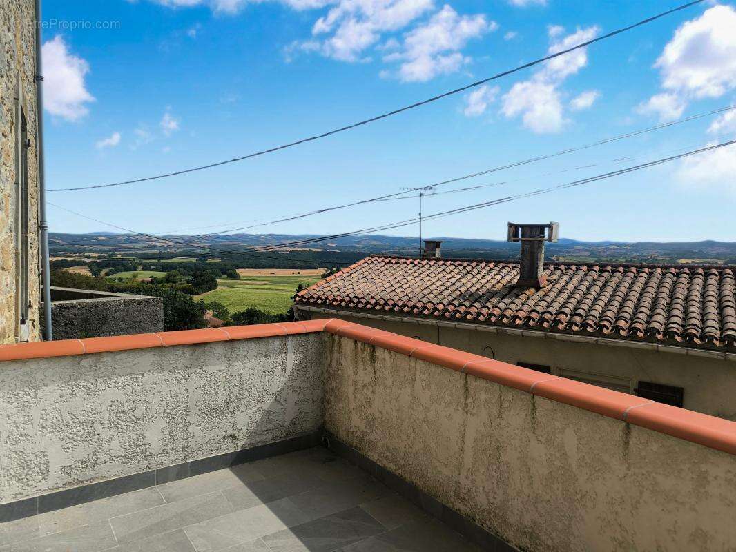 Maison avec terrasse et belle vue - photo 11