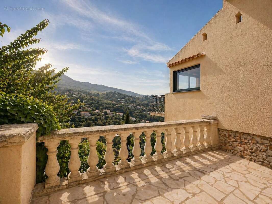 Maison à COLOMARS