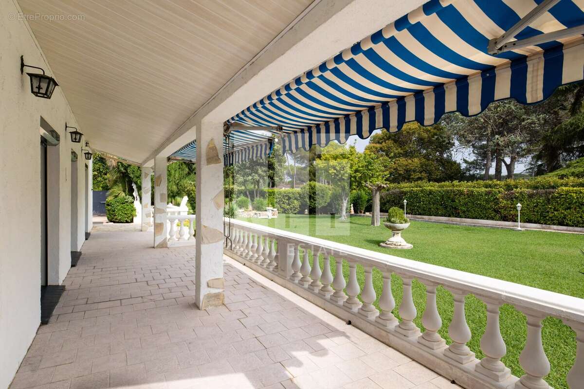 Baisse de prix - mougins - villa 4 ch avec piscine et magnifique terrain plat - photo 9