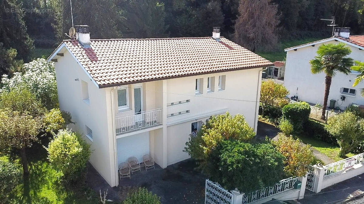 Maison à MAZERES-LEZONS