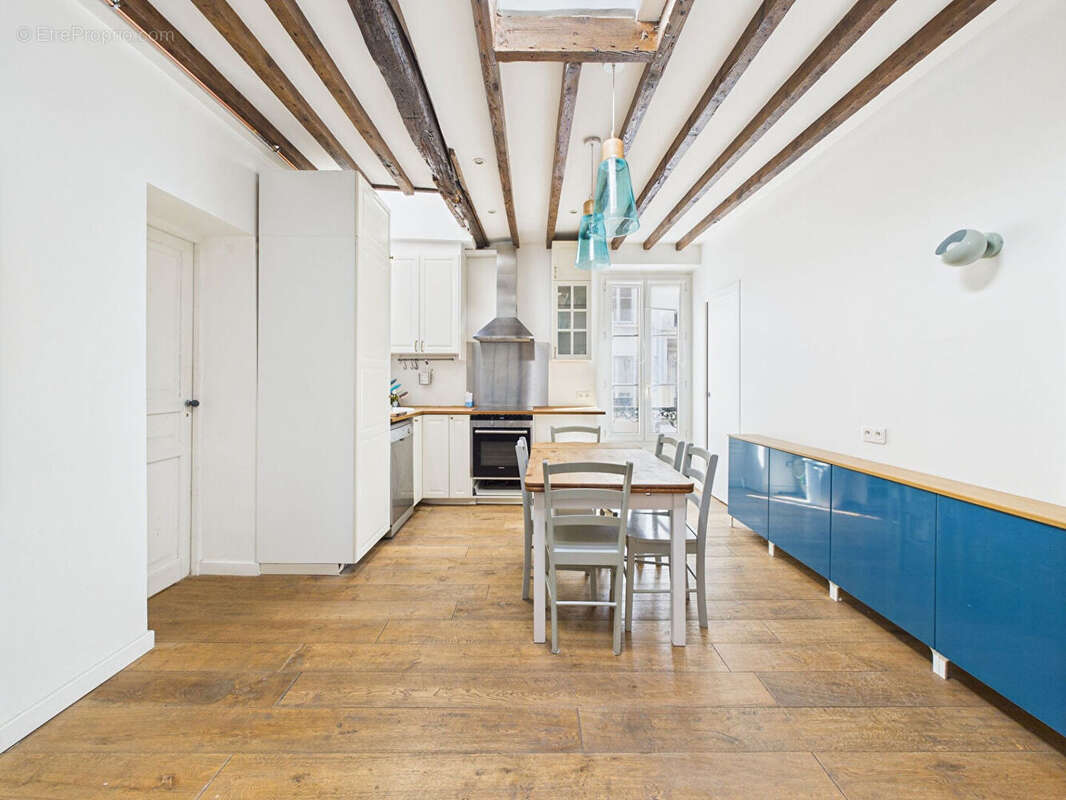 Appartement à PARIS-17E