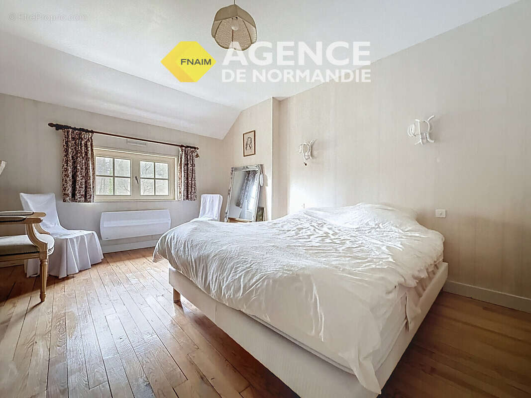 Maison à LA FERTE-FRENEL