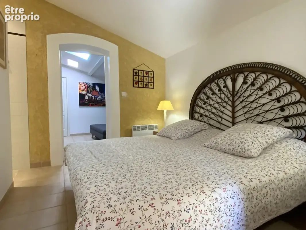Villa de plain pied sur un magnifique terrain arboré avec piscine. - photo 13