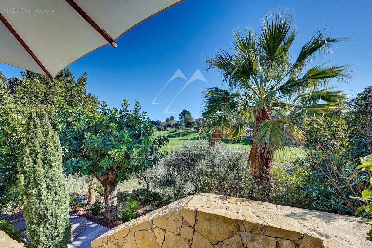 Maison à SAINT-CYR-SUR-MER