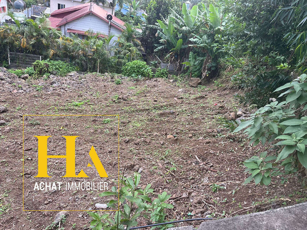 Terrain à LE TAMPON