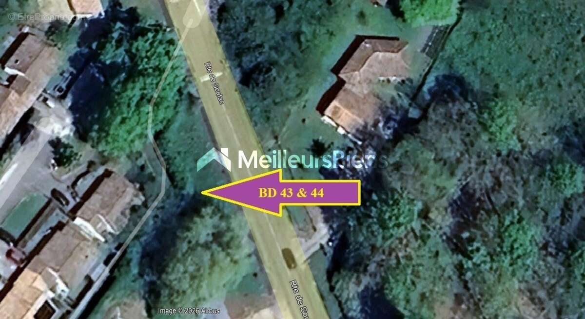 Terrain à VENDAYS-MONTALIVET