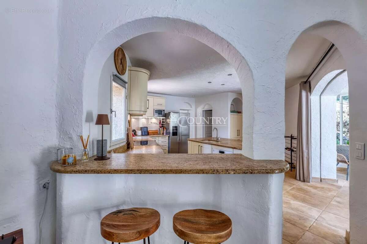 Maison à VALBONNE