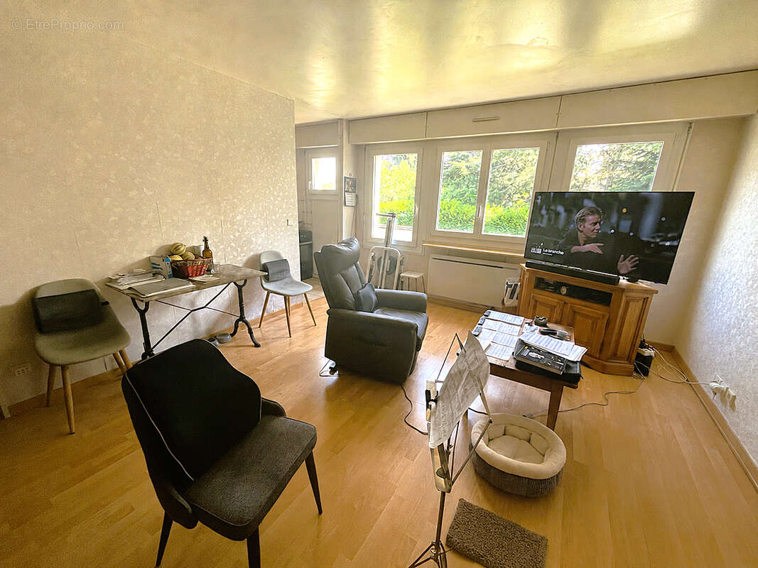 Appartement à EZANVILLE