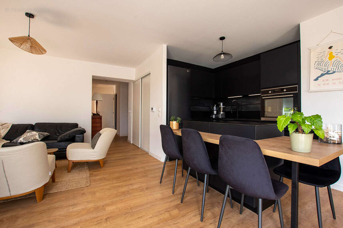 Appartement à FOURAS