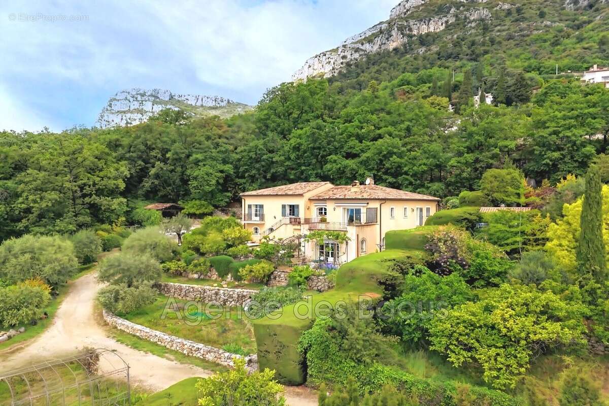 Maison 254 m² à Saint-Jeannet  - photo 3