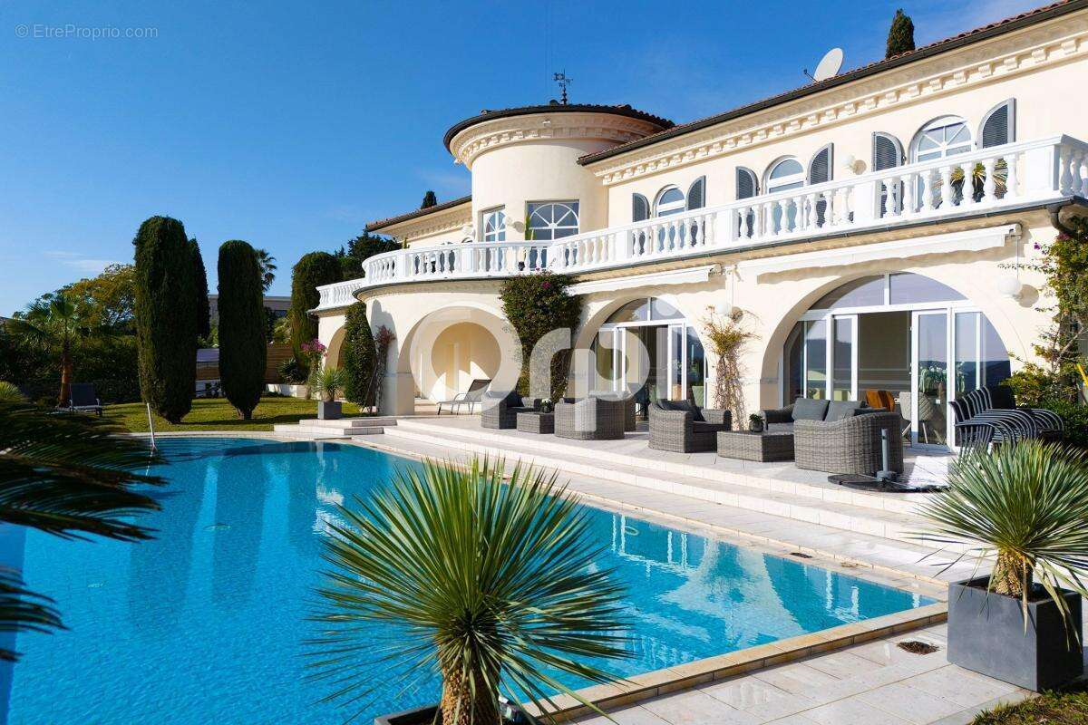 Maison à MANDELIEU-LA-NAPOULE