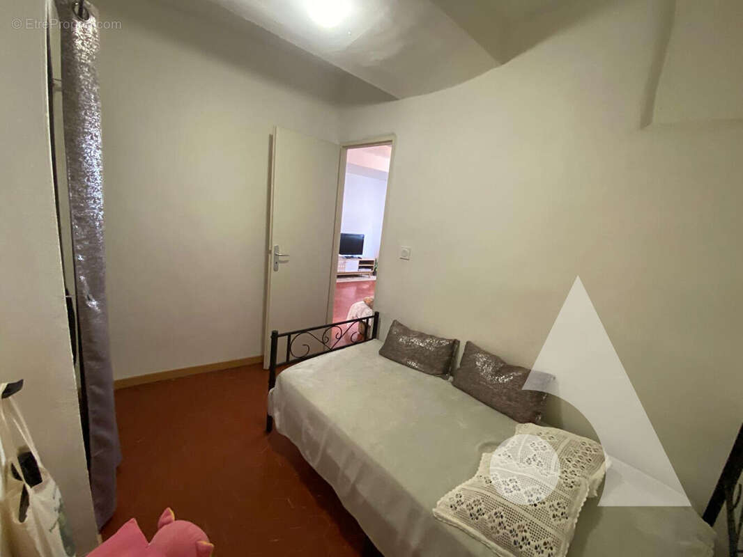 Appartement à REGUSSE