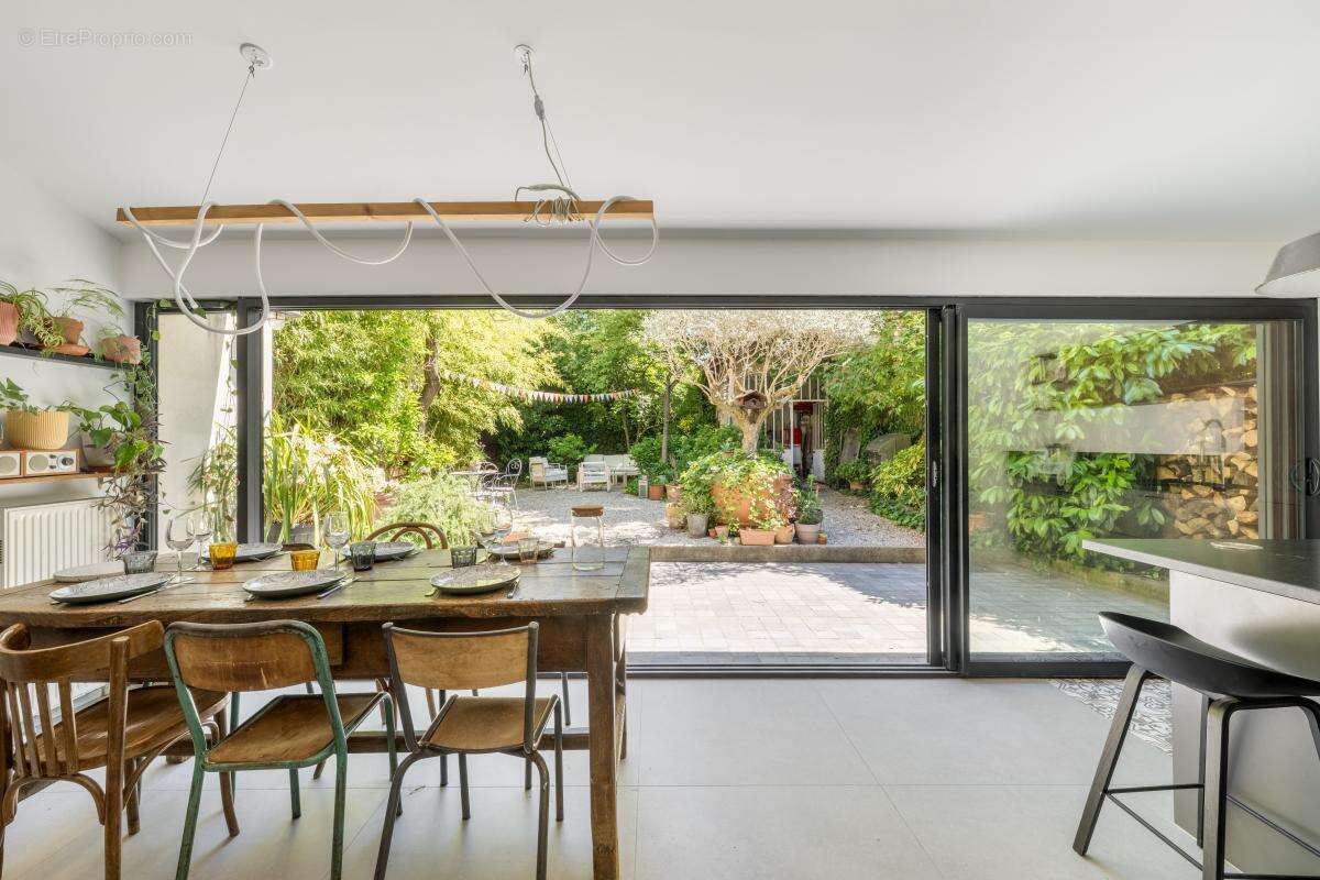Magnifique maison rénovée avec dépendance au Coeur de Montchat - Coup de coeur assuré ! - photo 4