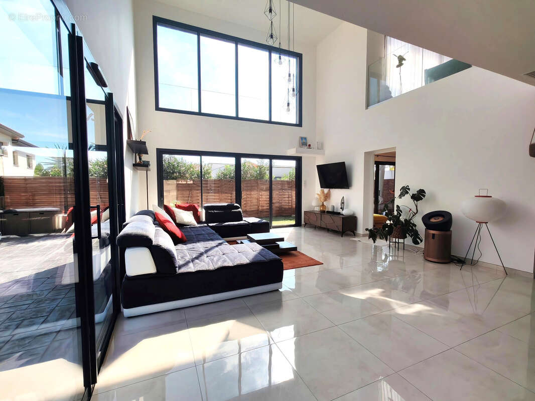 Maison à VILLENEUVE-DE-LA-RAHO