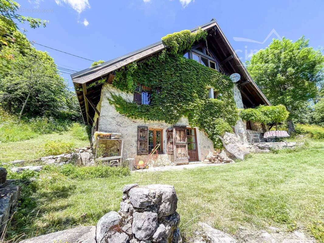 Maison à LA TERRASSE