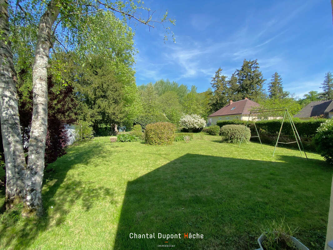 SAINT PREST - Maison traditionnelle, 5 chambres, très joli jardin arboré. - photo 7